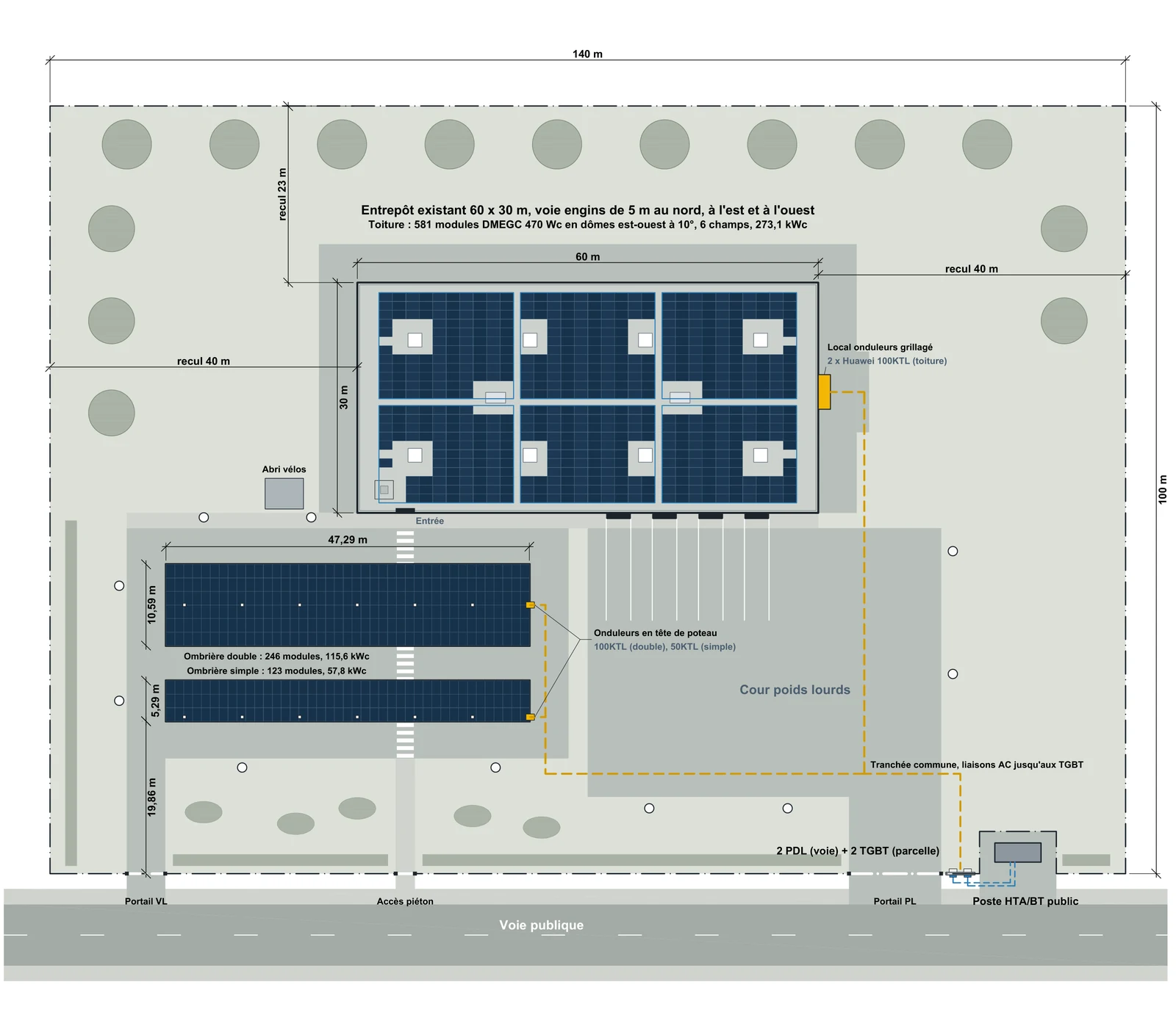 Plan de masse coté du site type : bâtiment et toiture équipée de modules, ombrières, liaisons enterrées, points de livraison et poste public.
